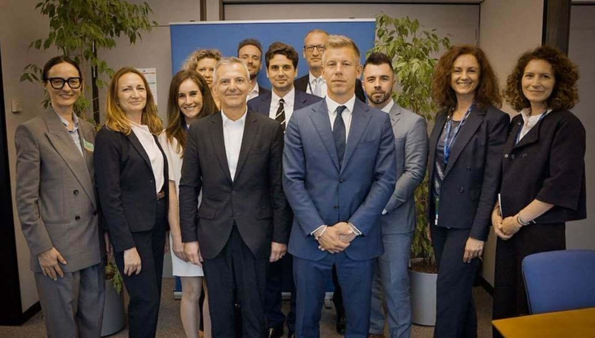 A Tisza Európában: a Fidesz mocskolódása célját tévesztette, Magyar Péterék élvezik az újakkal szembeni előzékenységet