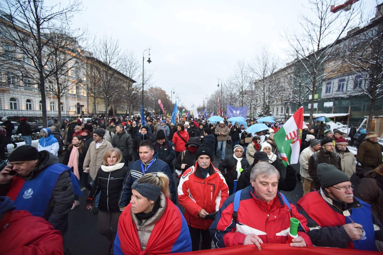 Április óta nem mentek annyian az utcára, mint most