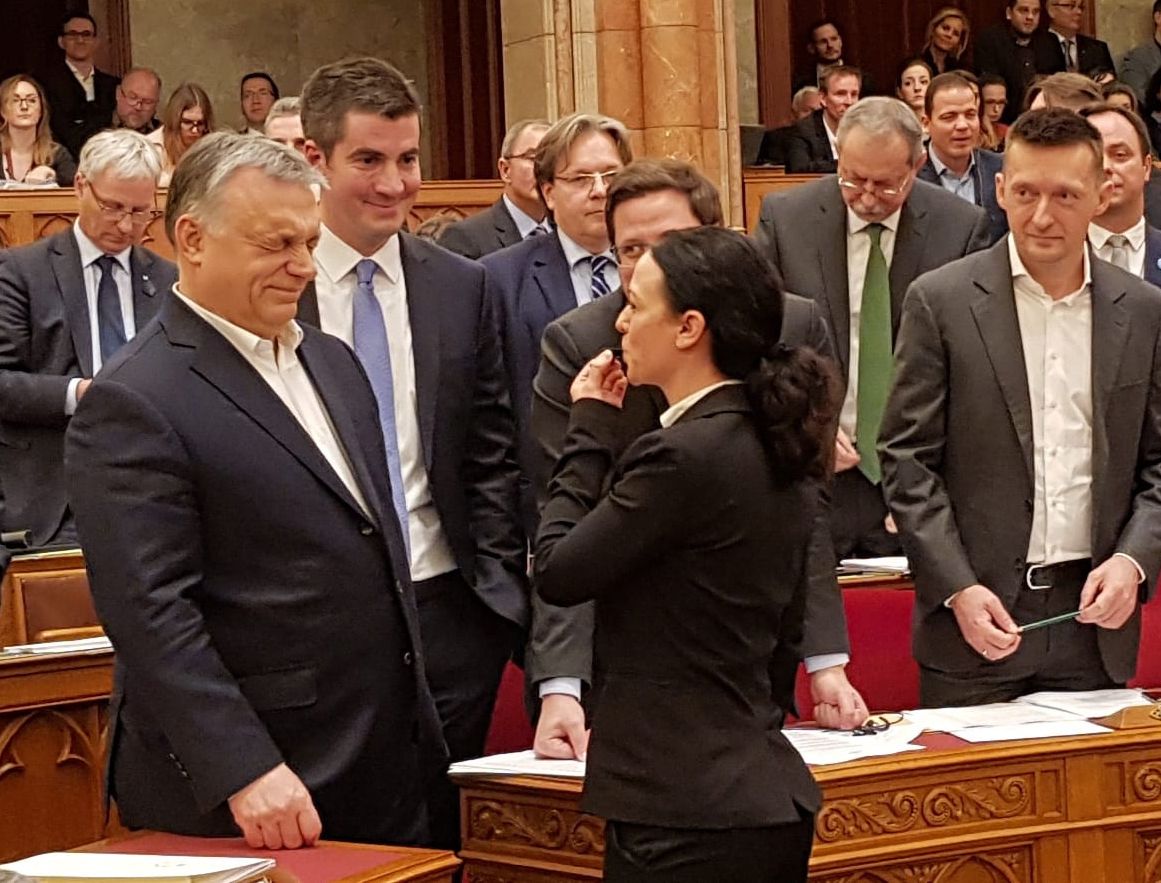 Megszavazták a rabszolgatörvényt
