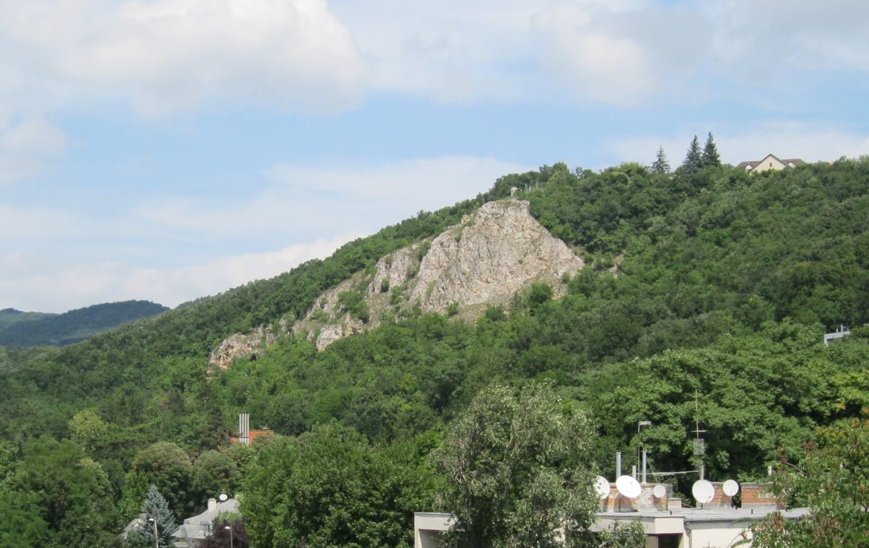 Lehet lakópark a budai védett terület mellett, de arra a térvilágítás nem vetülhet 