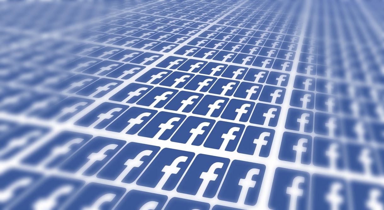 Ez kellene Magyarországon is a Facebookba, ilyen könnyű sosem volt üzenni politikusoknak
