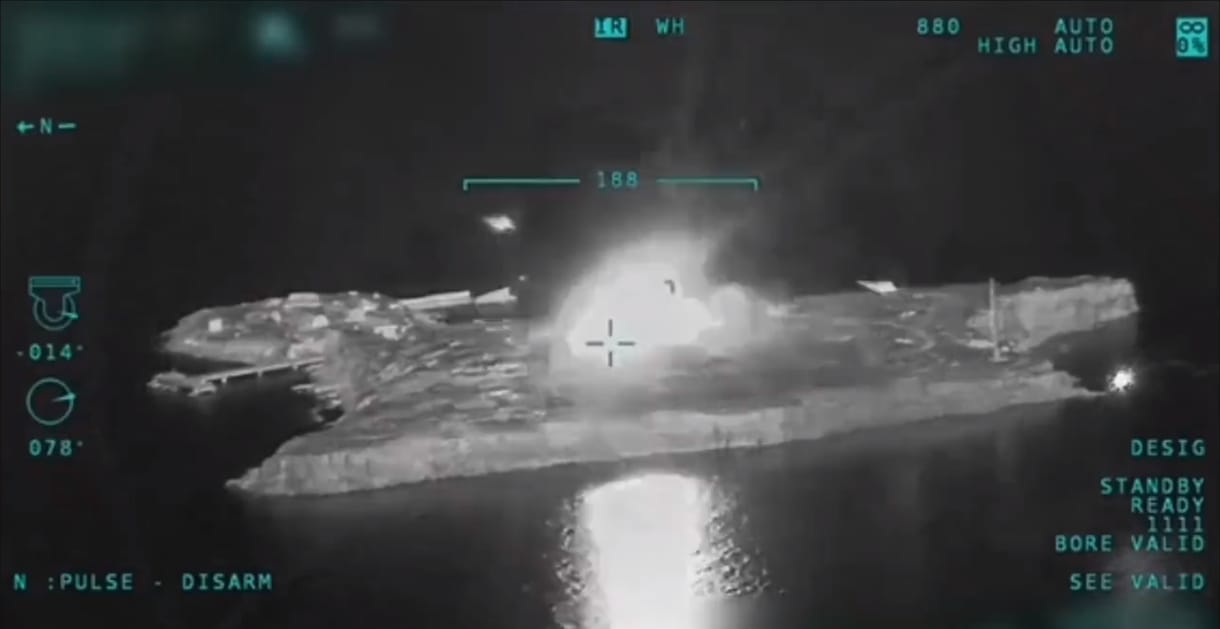 Videón, ahogy két ukrán gép lecsap a Kígyó-sziget orosz helyőrségére