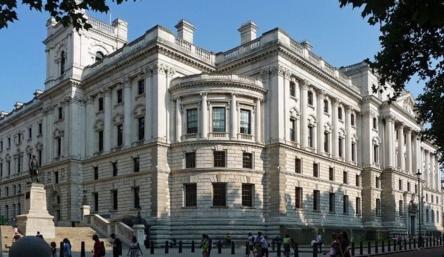 Eddig 25 milliárd font értékű orosz pénzügyi eszközt zárolt a brit kormány