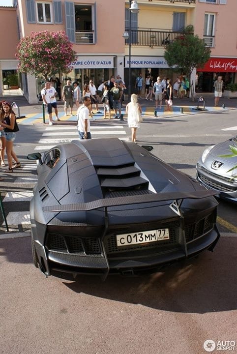 Lopóautóra került a zebrán parkoló Lamborghini – fotók