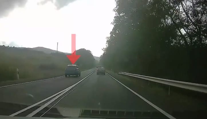 Két perc alatt szedett össze 11 büntetőpontot ez az autós