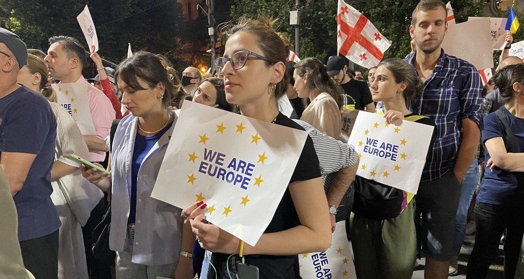 A grúz kormány megpróbált orosz mintára ügynöktörvényt hozni, de gyorsan vissza is vonták