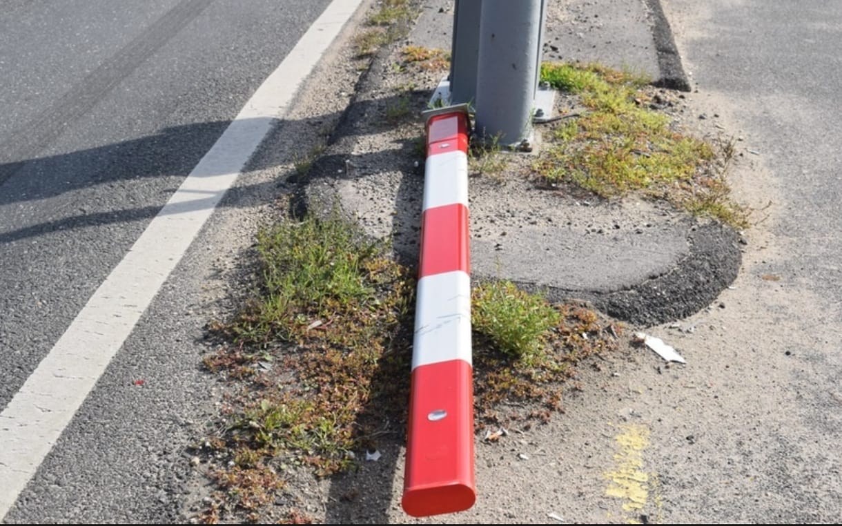 Átment a piroson, lezúzta a sorompót, majd elhajtott a szalmatercsi sofőr