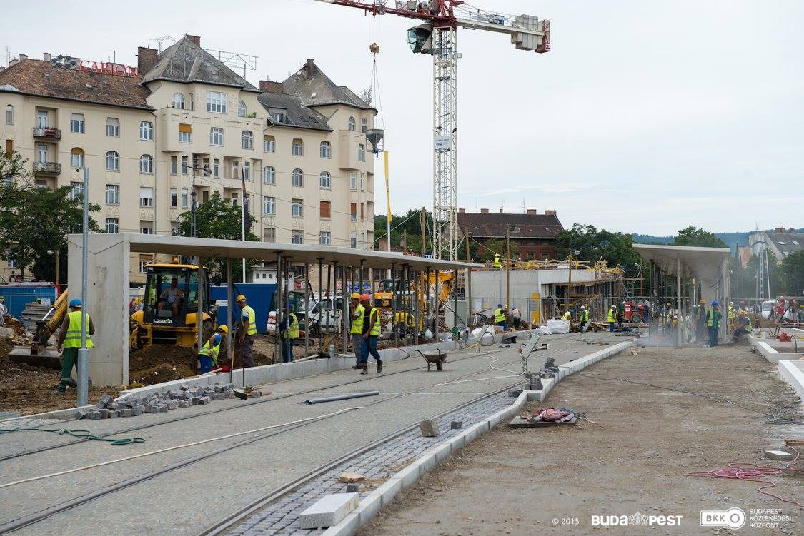 Már látni valamit az új Széll Kálmán térből – fotók