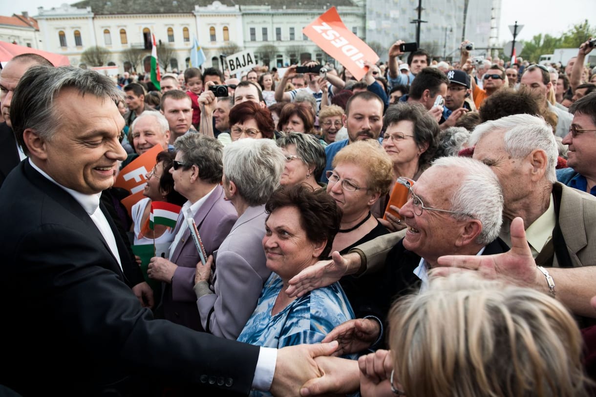 Ezt a levelet kapják ajándékuk mellé Orbántól a nyugdíjasok