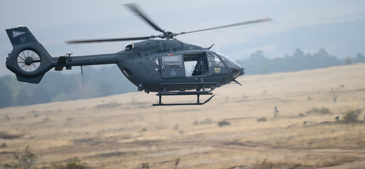A helyi sajtó szerint egy drótkötélpályába akadt be a honvédség helikoptere, ezért zuhant le