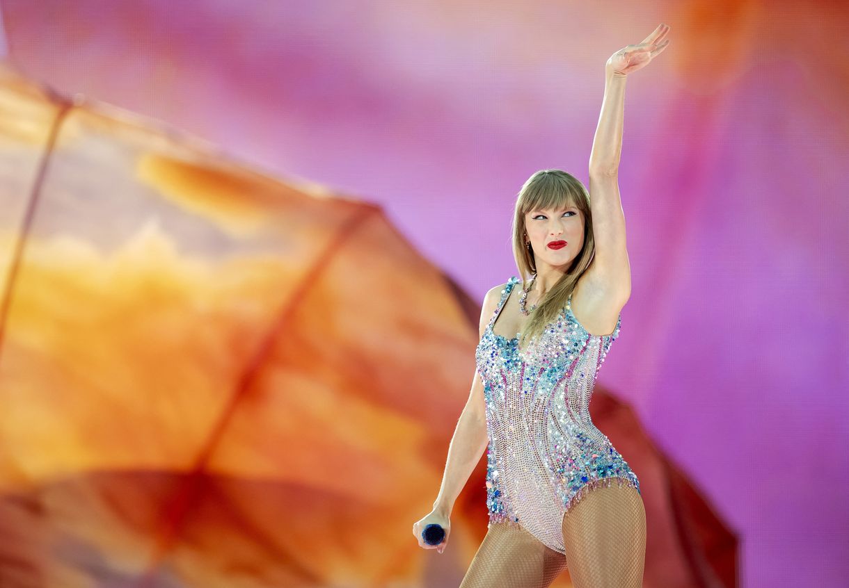 Ingyen múzeumbelépőket, hamburgert, italt és Swarovski kristályt kapnak a hoppon maradt Taylor Swift rajongók