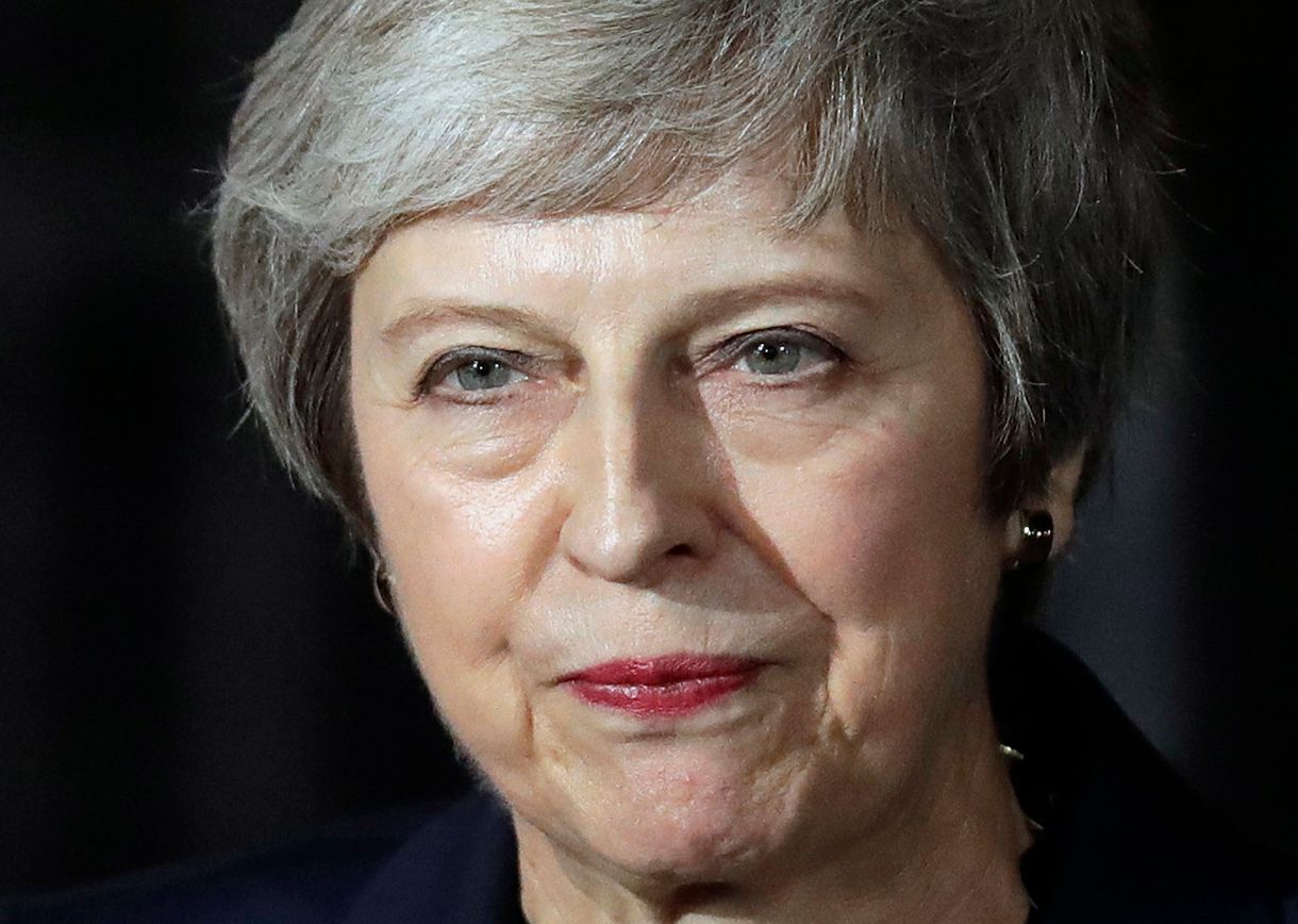 Súlyos vereséget szenvedett a parlamentben a Brexit-szavazás előtt a brit kormányfő