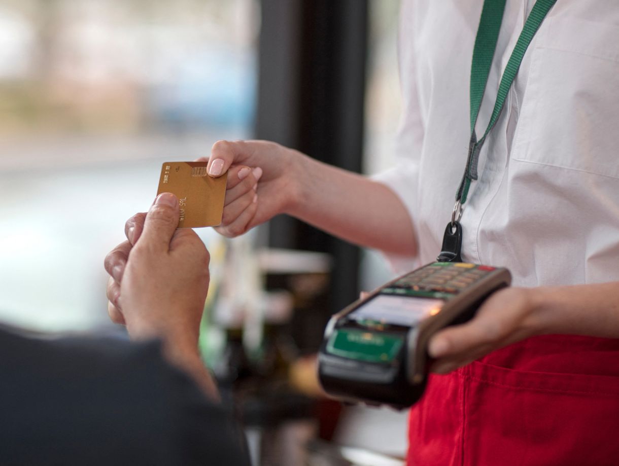 Wall Street Journal: A Visa és a Mastercard a kártyás fizetés díjainak emelésére készül