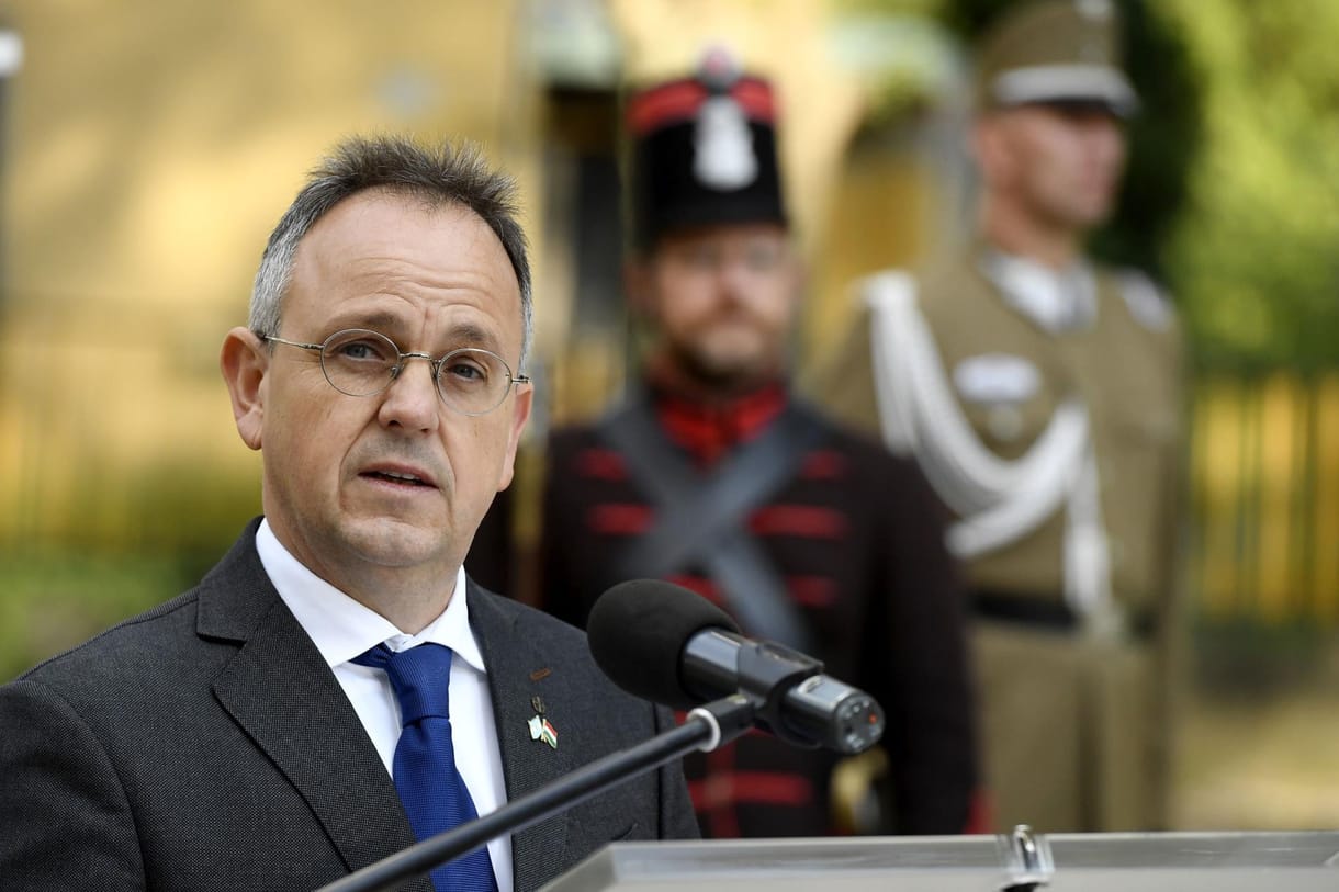 Úgy beleszállt a helyi újságba választási bemutatkozásában a fideszes Bús Balázs, hogy kapásból helyreigazítást mellékeltek hozzá