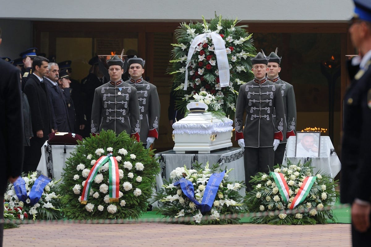 Galéria: végső búcsú a halálra gázolt rendőrtől