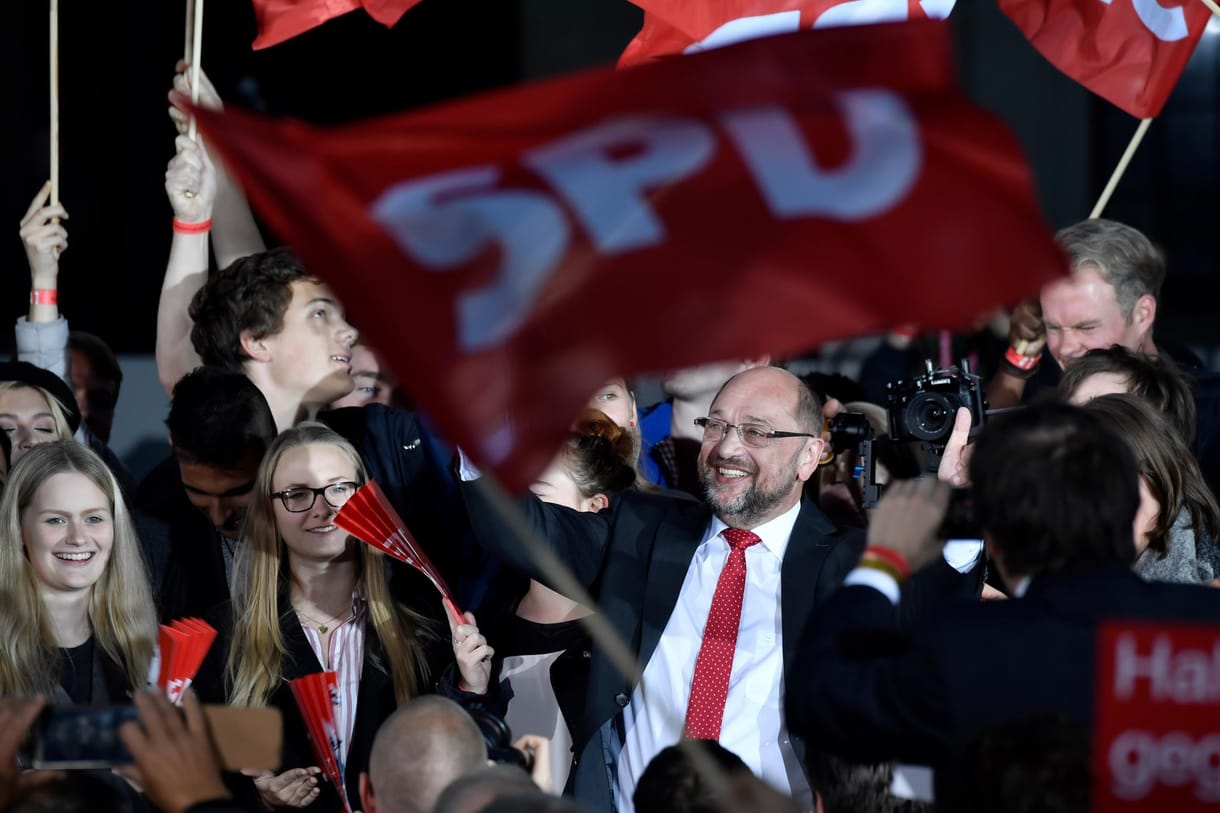 Schulz a hajrában: Orbán értem, remélem, nem imádkozik