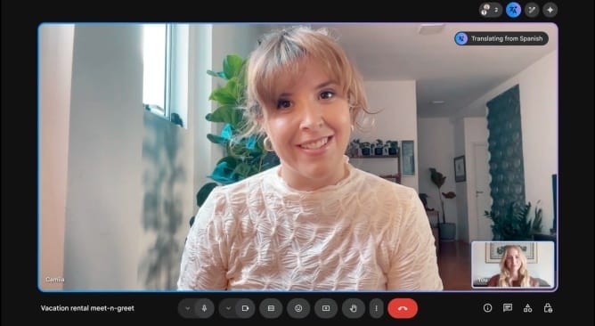 Tolmácsolós funkció jön a Google Meetbe