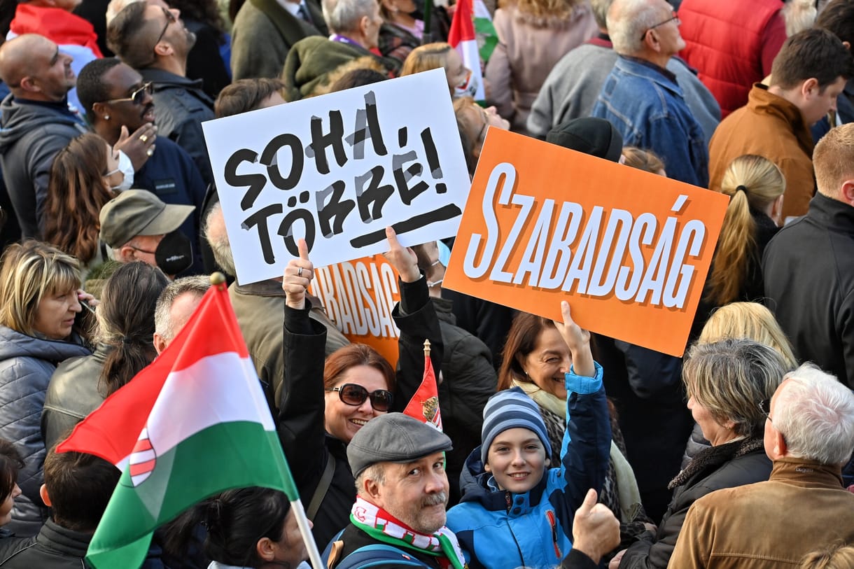 Tóta W.: Az ellopott és megkerült forradalom