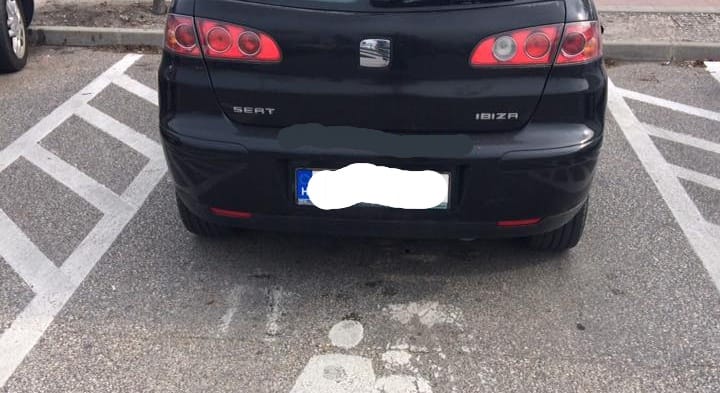 A nap fotója: olyan helyen parkolt az autós, ahol nagyon nem illett volna
