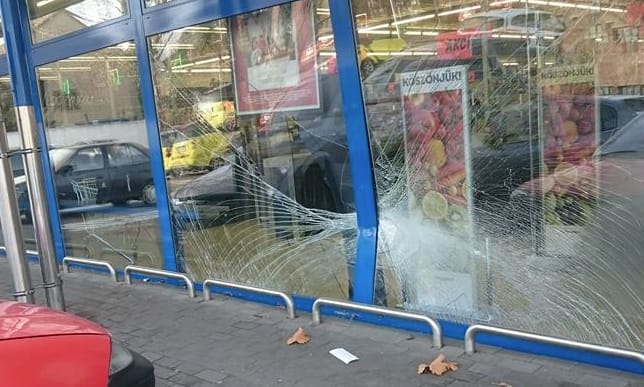 A nap fotója: Ezt a manővert nem köszönte meg az autósnak a zalaegerszegi Lidl