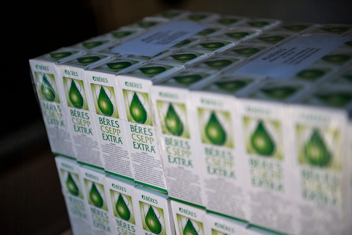 3000 üveg Béres Cseppet kaptak a nyugdíjasok