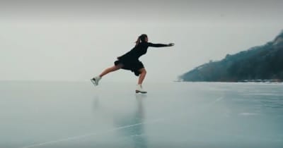 Zseniális kisfilm a befagyott Balatonról – és egy korcsolyás lányról
