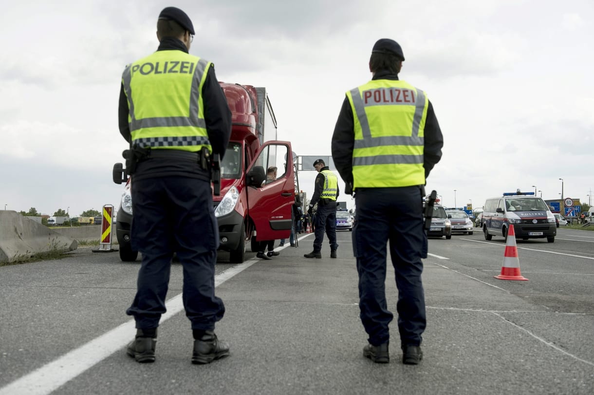 Hat kilométeres torlódás volt az M1-esen Hegyeshalomnál