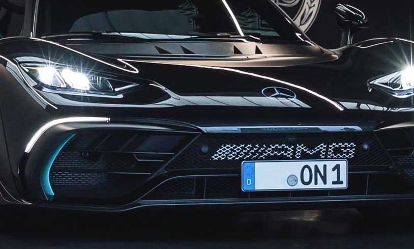 5,5 év után átadták a Mercedes-AMG 1000+ lóerős hiperautójának első példányát