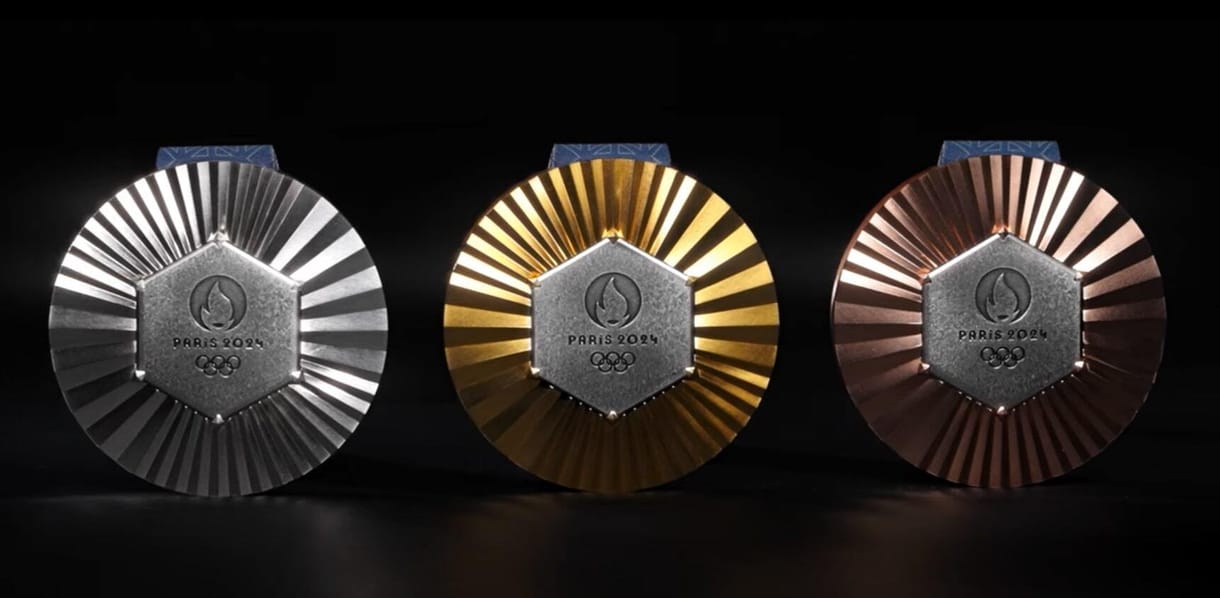 18 grammnyi Eiffel-tornyot is hazavihetnek magukkal az olimpiai érmesek