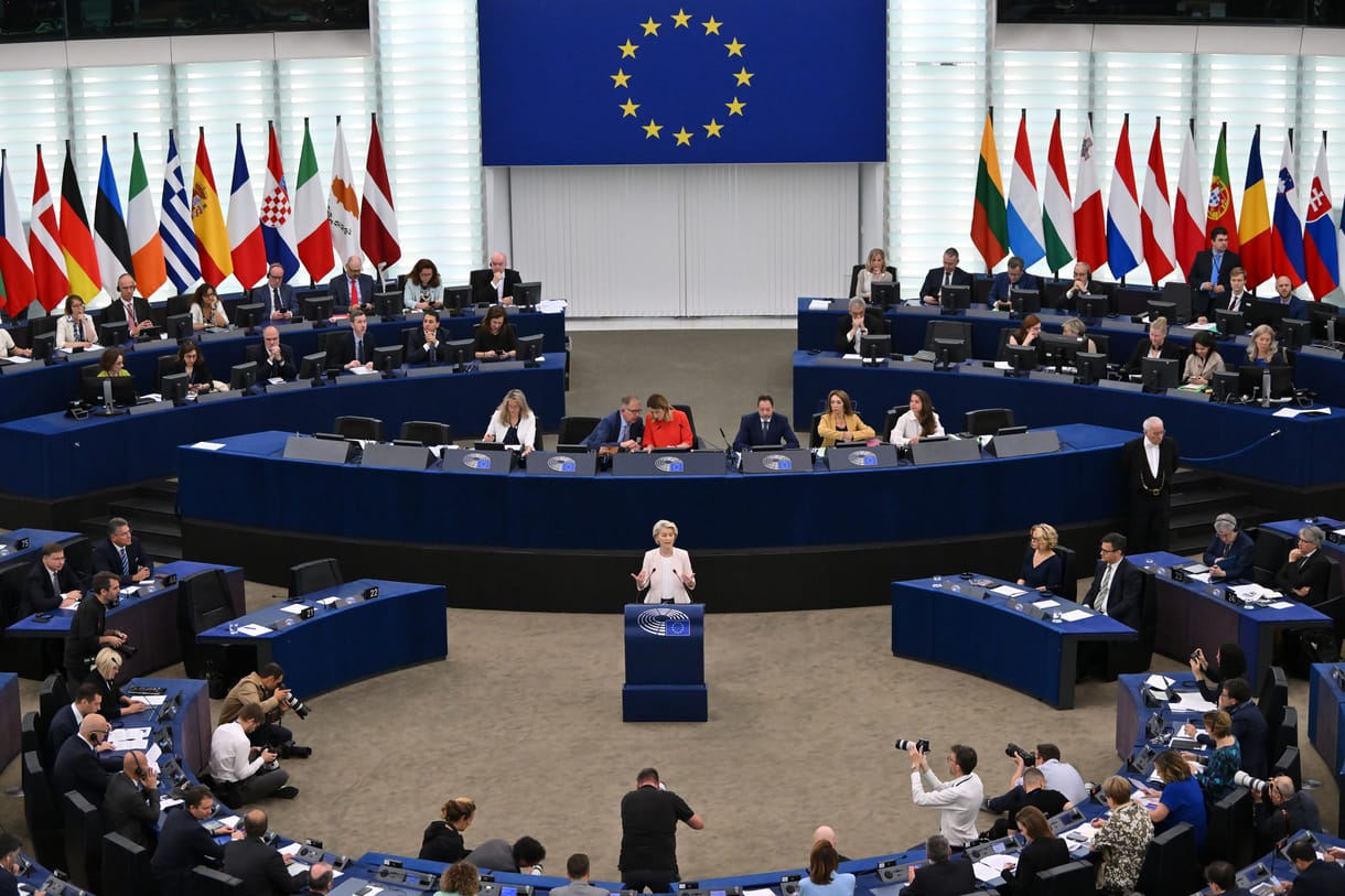 Eurobarométer: a migráció helyett a megélhetésükért aggódnak a magyarok