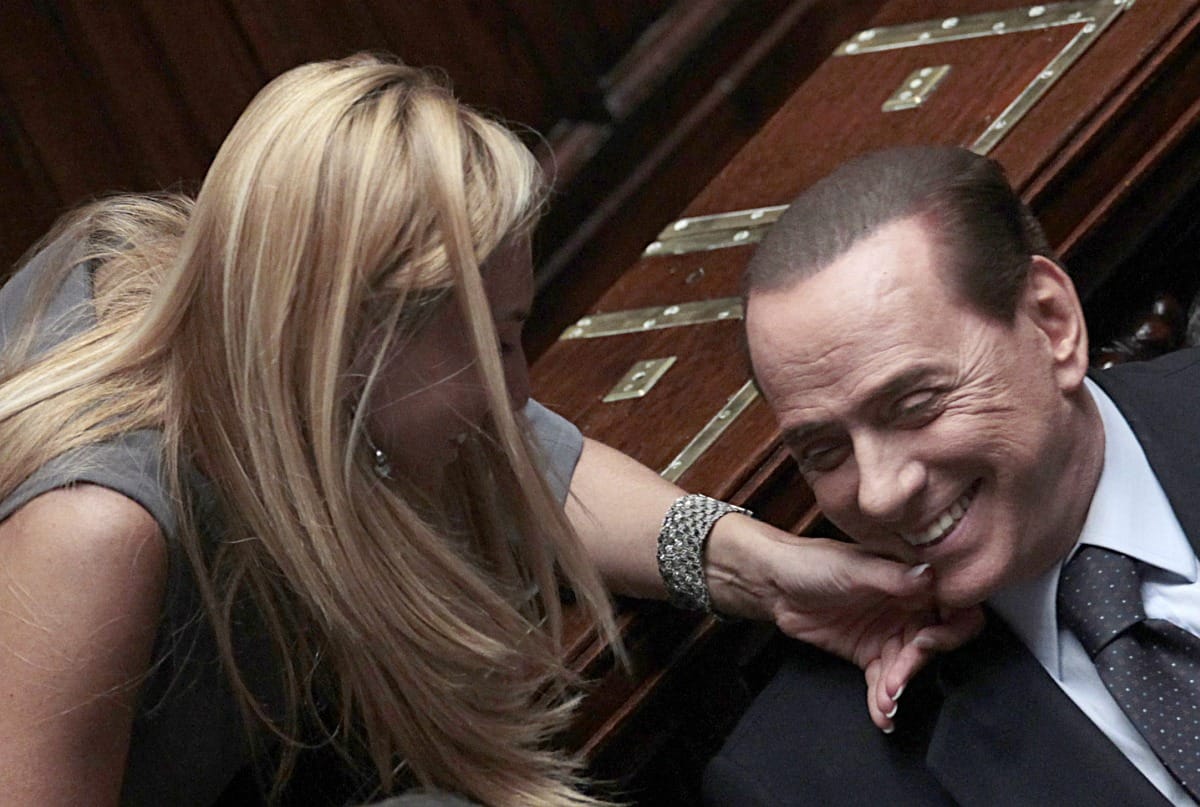 Berlusconi nem viccelt: itt a vendéglista a magánbulikról