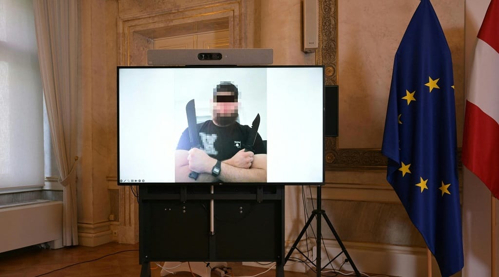 Őrizetbe vették a bécsi Taylor Swift-koncerten merényletre készülő férfi feltételezett társát