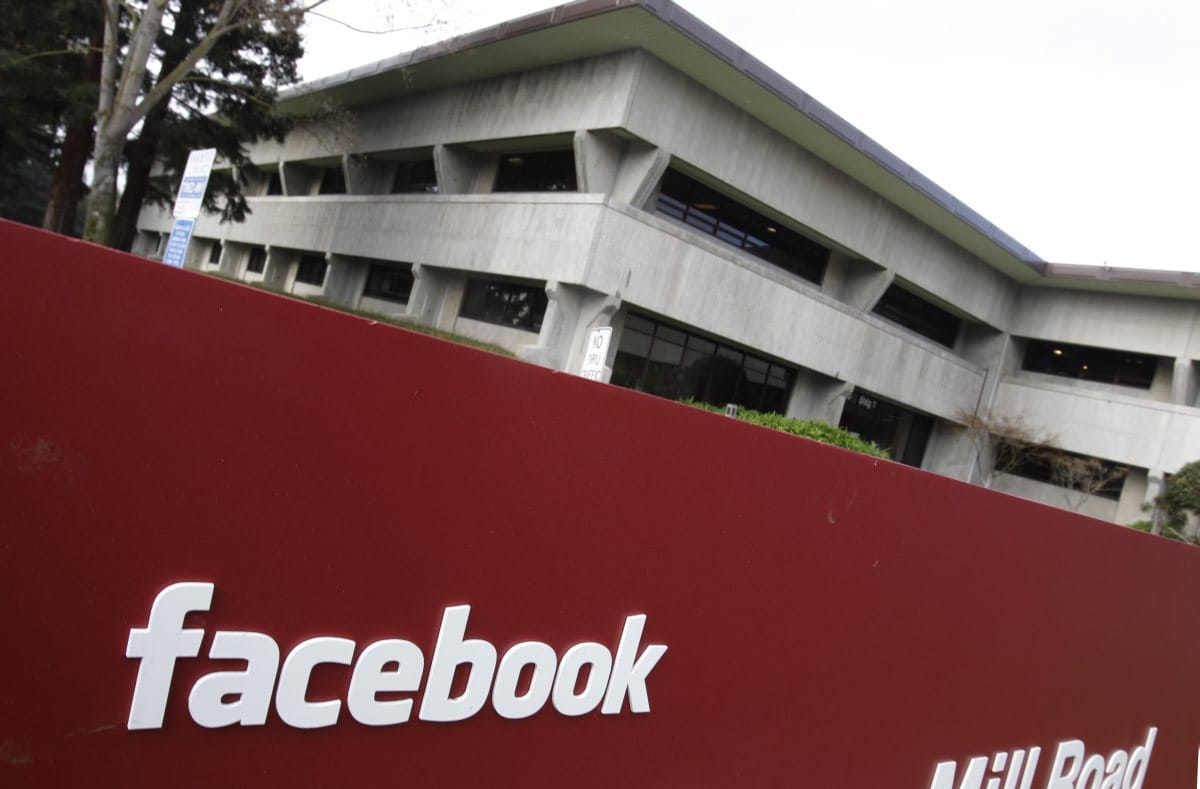 Facebook: személyes adatok kerülhettek illetéktelen kezekbe