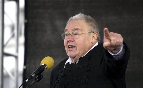 Csurka István lesz az Új Színház intendánsa