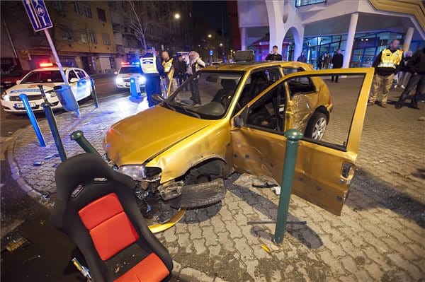Fotó: súlyos baleset történt a Lehel téren