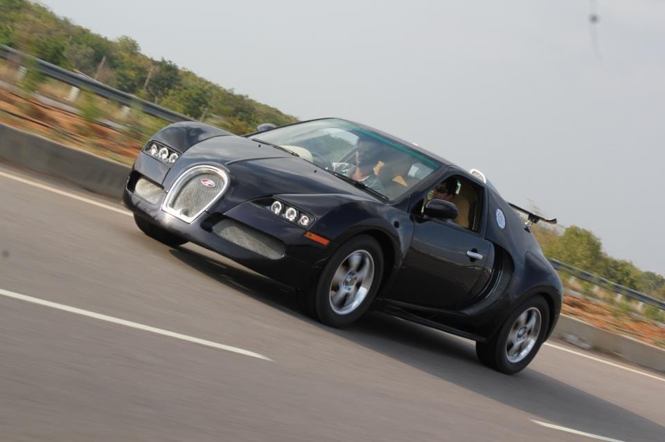 85 lóerő 1000 helyett: itt az indiai Bugatti Veyron - fotók