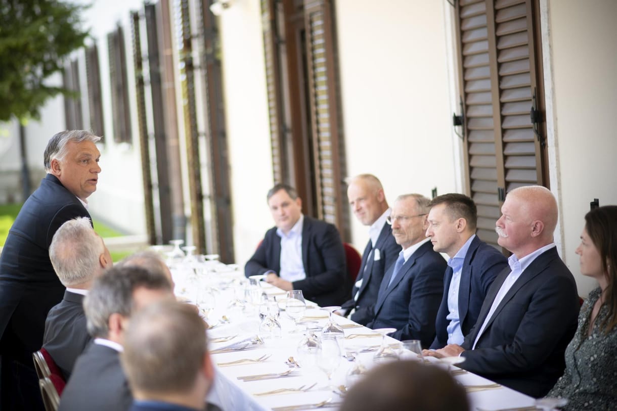 Beiktatták az ötödik Orbán-kormány minisztereit - élő közvetítésünk