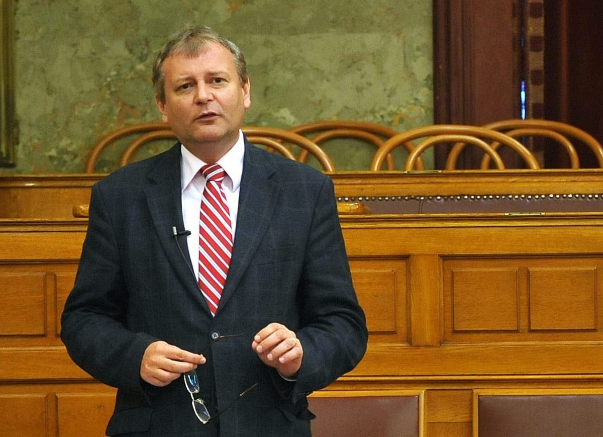 Hiller bejelentkezett: újjászervezné az MSZP-t