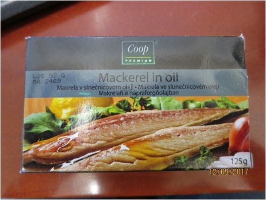 Szilánkokat találtak a Coop egyik halkonzervében