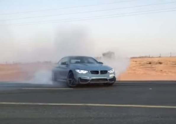 Papírok nélküli BMW-jével driftelgetett valaki Győrben, amíg el nem kapták