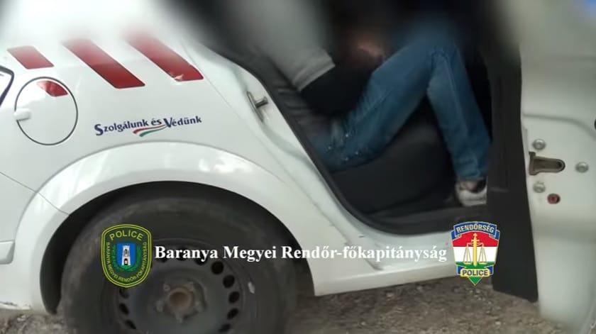 Elkapták a kislányt zaklató lépcsőházi szatírt Pécsen – videó