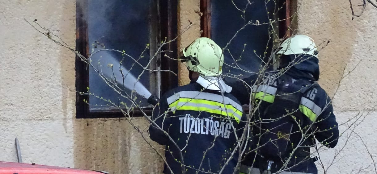 Tűzeset Érden, holttestet találtak oltás közben