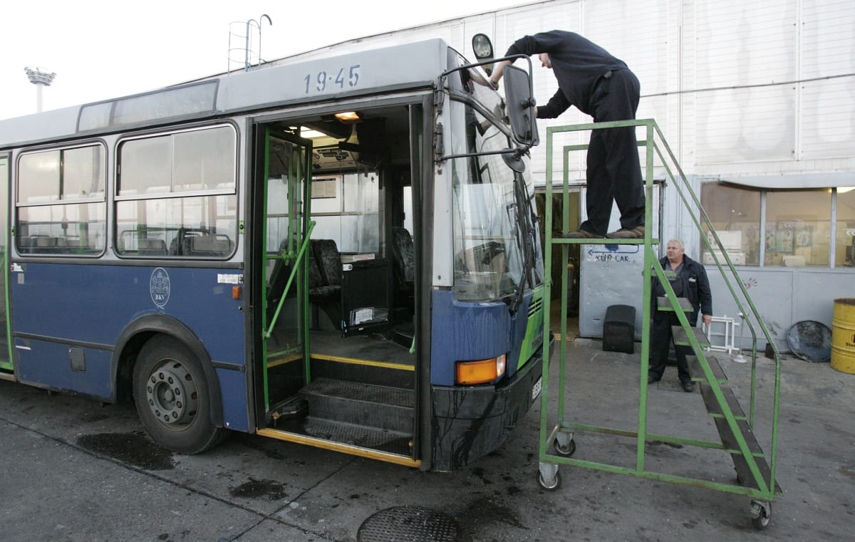Több mint száz embernek mond fel a BKV