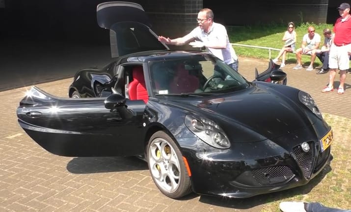 A bevállalós fazon, aki tam-tam dobnak használja Alfa Romeóját – videó