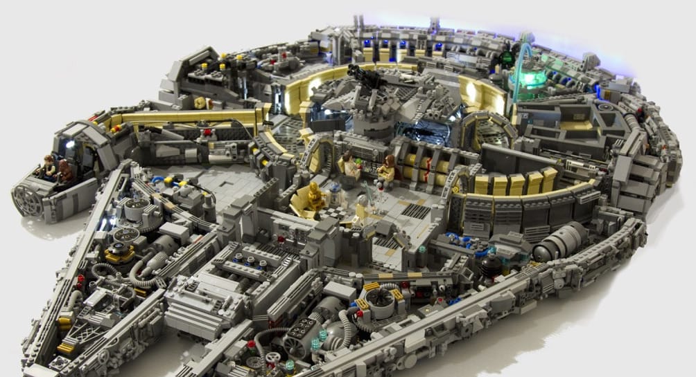 10 000 Lego-elemből rakták össze a Millennium Falcont – képek