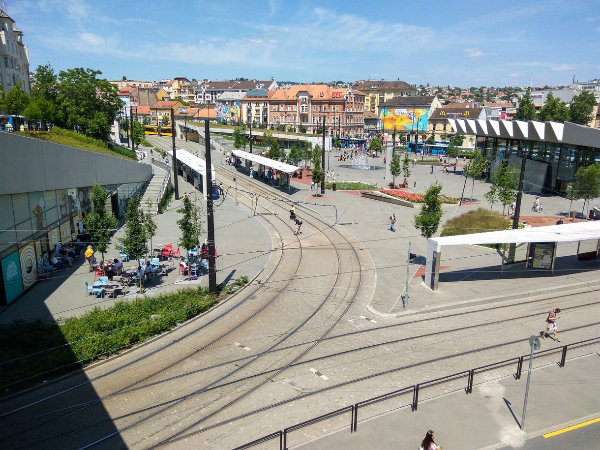 Alagutat fúrnának az MNB alapítványai