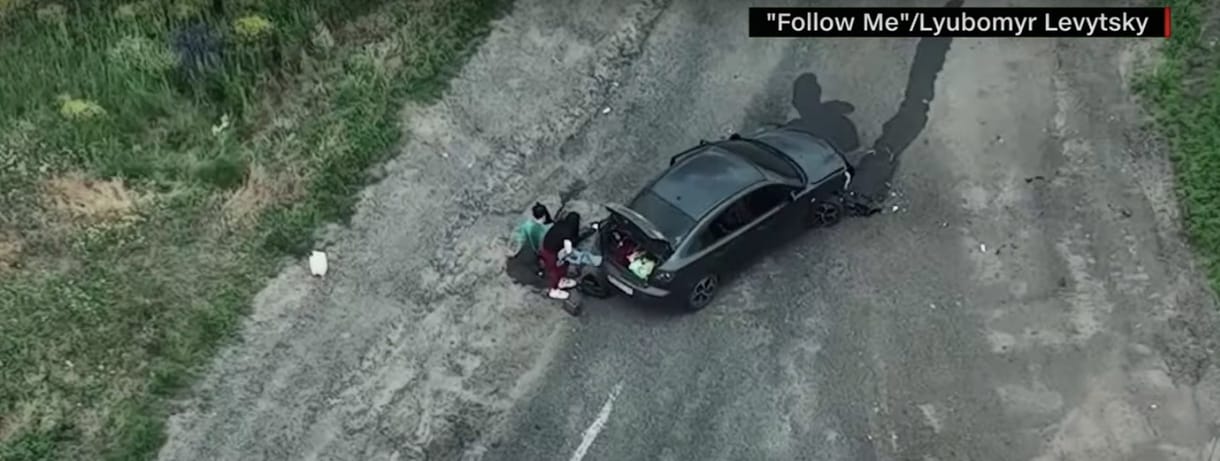 Kiszivárgott egy civilre támadó orosz katona telefonhívása, amin gyilkosságról beszél