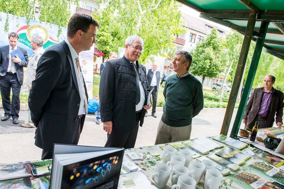Havi 250 ezerért szerkesztik Fazekas Sándor Facebook-oldalát