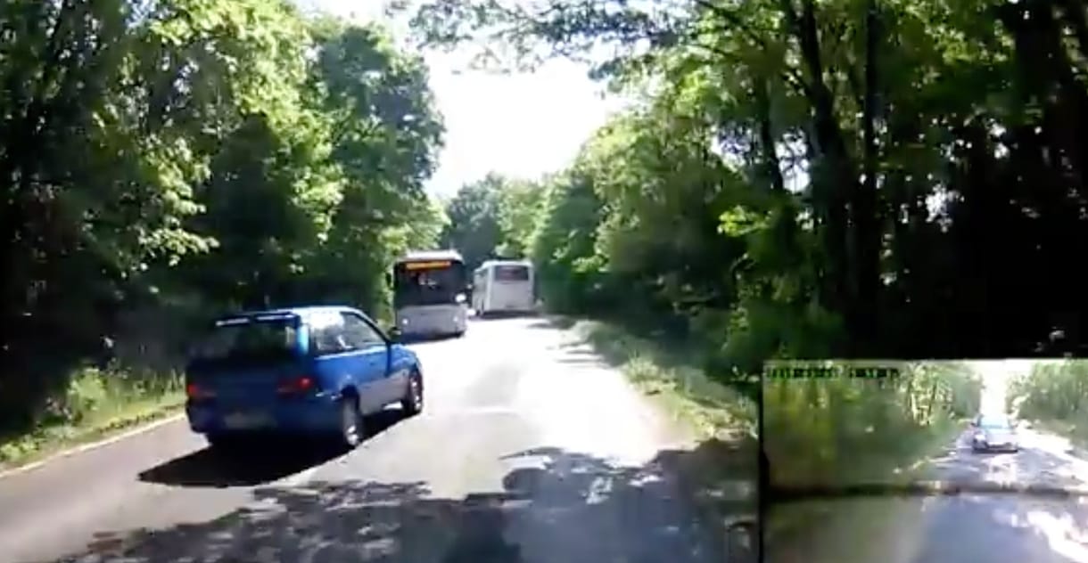 A nap videóján az ámokfutó suzukis, aki majdnem tömegbalesetet okozott