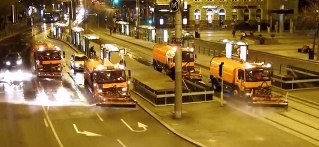 Így verették a főkefések a mosó célgépekkel a Nagykörúton – videó